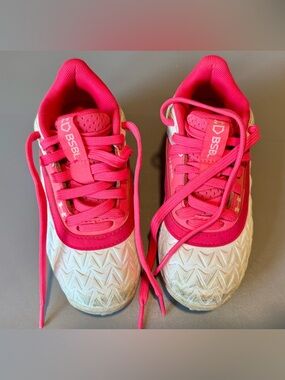 Under Armour Kids baseball/softball cleats size 10T